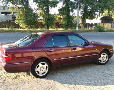 Мерседес 200 1998 в Днепре (Днепропетровске) на Automoto.ua Красный Мерседес 200, объемом двигателя 2 л и пробегом 526 тыс. км за 4500 $, фото 5 на Automoto.ua