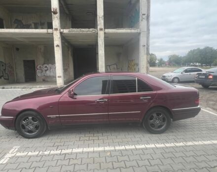 Красный Мерседес 200, объемом двигателя 2 л и пробегом 386 тыс. км за 3400 $, фото 1 на Automoto.ua