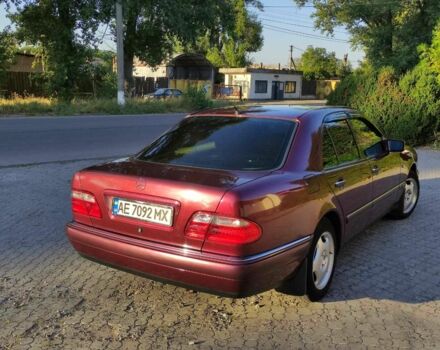 Мерседес 200 1998 в Днепре (Днепропетровске) на Automoto.ua Красный Мерседес 200, объемом двигателя 2 л и пробегом 526 тыс. км за 4500 $, фото 6 на Automoto.ua