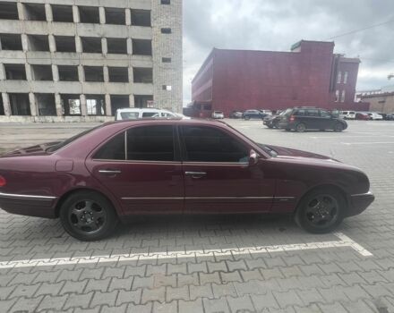 Красный Мерседес 200, объемом двигателя 2 л и пробегом 386 тыс. км за 3400 $, фото 3 на Automoto.ua