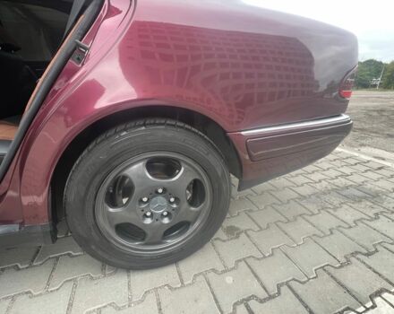 Красный Мерседес 200, объемом двигателя 2 л и пробегом 386 тыс. км за 3400 $, фото 9 на Automoto.ua