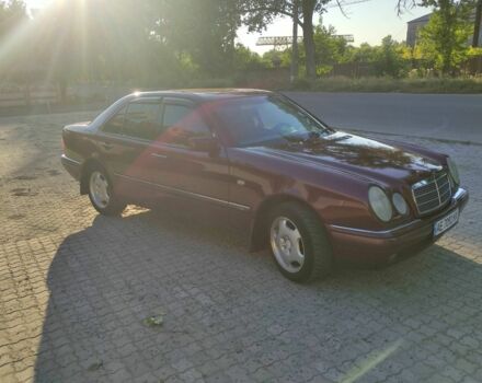 Мерседес 200 1998 в Днепре (Днепропетровске) на Automoto.ua Красный Мерседес 200, объемом двигателя 2 л и пробегом 526 тыс. км за 4500 $, фото 4 на Automoto.ua
