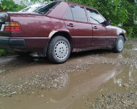 Красный Мерседес 200, объемом двигателя 2.3 л и пробегом 460 тыс. км за 1500 $, фото 5 на Automoto.ua