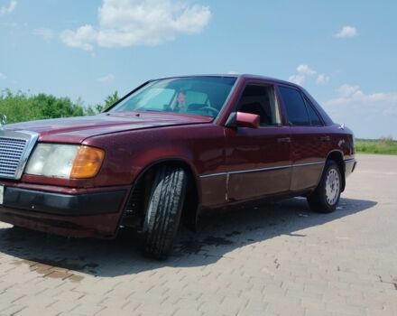 Красный Мерседес 200, объемом двигателя 2.3 л и пробегом 460 тыс. км за 1500 $, фото 3 на Automoto.ua