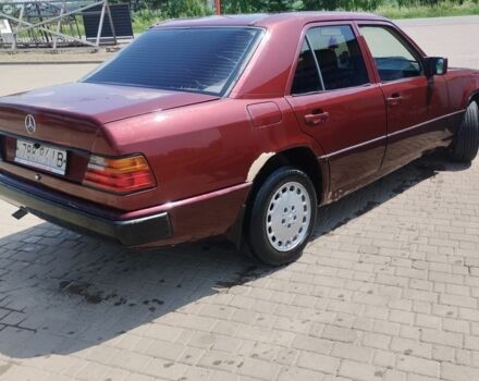 Красный Мерседес 200, объемом двигателя 2.3 л и пробегом 460 тыс. км за 1500 $, фото 2 на Automoto.ua