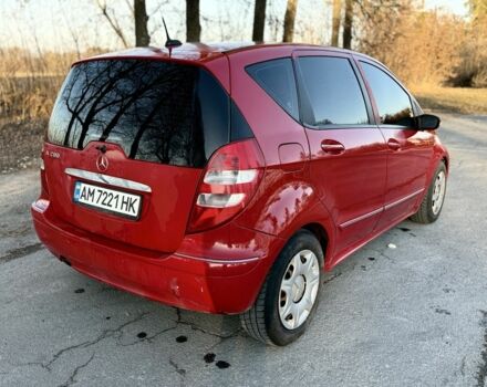 Красный Мерседес 200, объемом двигателя 2 л и пробегом 2 тыс. км за 5800 $, фото 4 на Automoto.ua