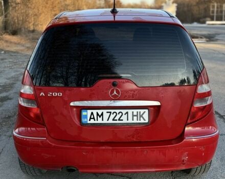 Красный Мерседес 200, объемом двигателя 2 л и пробегом 2 тыс. км за 5800 $, фото 3 на Automoto.ua