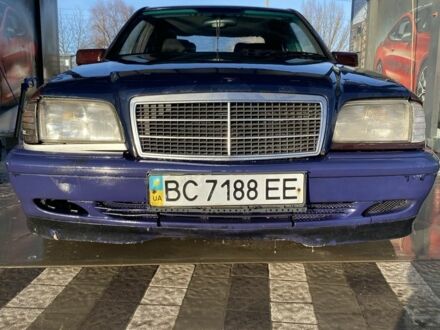 Червоний Мерседес 200, об'ємом двигуна 1.8 л та пробігом 400 тис. км за 750 $, фото 1 на Automoto.ua