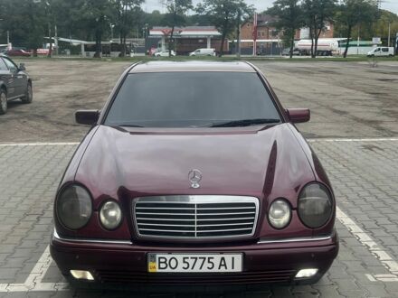 Красный Мерседес 200, объемом двигателя 2 л и пробегом 386 тыс. км за 3400 $, фото 1 на Automoto.ua