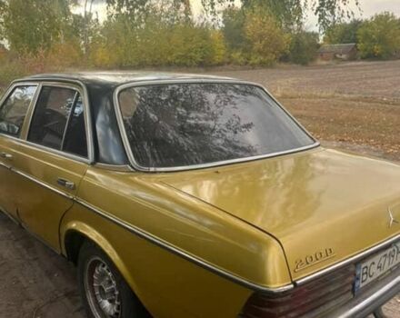 Желтый Мерседес 200, объемом двигателя 2 л и пробегом 500 тыс. км за 947 $, фото 4 на Automoto.ua