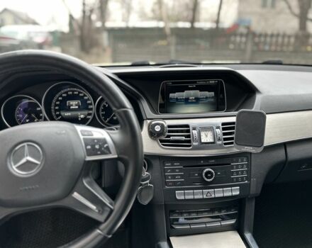 Желтый Мерседес 200, объемом двигателя 2.1 л и пробегом 270 тыс. км за 12900 $, фото 4 на Automoto.ua