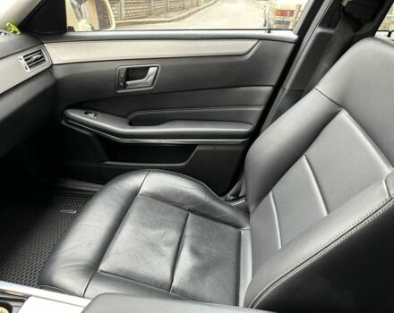 Желтый Мерседес 200, объемом двигателя 2.1 л и пробегом 270 тыс. км за 12900 $, фото 6 на Automoto.ua