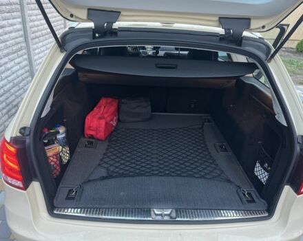 Желтый Мерседес 200, объемом двигателя 2.1 л и пробегом 270 тыс. км за 12900 $, фото 3 на Automoto.ua