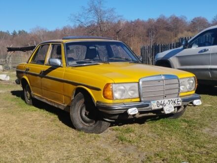 Мерседес 200 1981 у Костополе на Automoto.ua Жовтий Мерседес 200, об'ємом двигуна 2 л та пробігом 1000 тис. км за 550 $, фото 1 на Automoto.ua