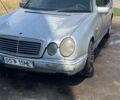 Серый Мерседес 200, объемом двигателя 2.2 л и пробегом 250 тыс. км за 1250 $, фото 1 на Automoto.ua