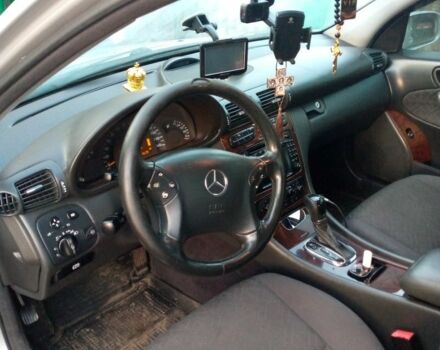 Серый Мерседес 200, объемом двигателя 2 л и пробегом 300 тыс. км за 2300 $, фото 4 на Automoto.ua