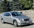 Сірий Мерседес 200, об'ємом двигуна 1.8 л та пробігом 131 тис. км за 6200 $, фото 1 на Automoto.ua