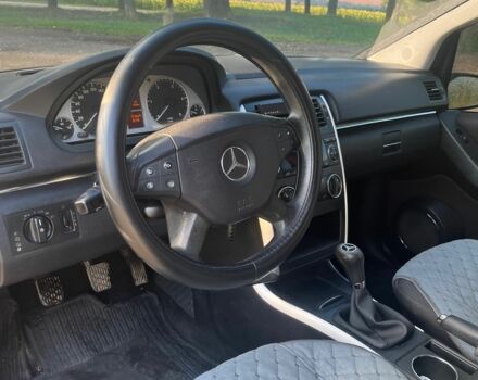 Серый Мерседес 200, объемом двигателя 2 л и пробегом 305 тыс. км за 5100 $, фото 6 на Automoto.ua