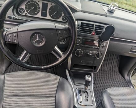 Серый Мерседес 200, объемом двигателя 2 л и пробегом 332 тыс. км за 6500 $, фото 8 на Automoto.ua