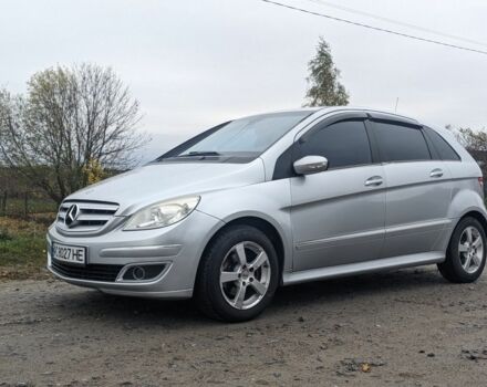 Серый Мерседес 200, объемом двигателя 2 л и пробегом 332 тыс. км за 6500 $, фото 2 на Automoto.ua