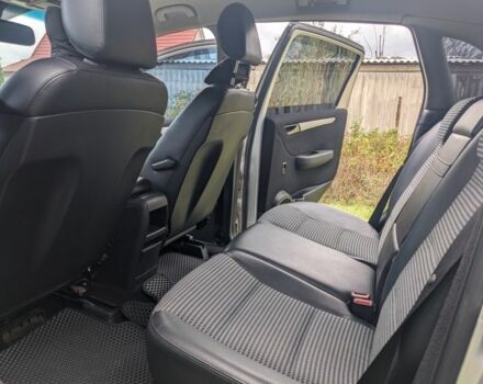 Серый Мерседес 200, объемом двигателя 2 л и пробегом 332 тыс. км за 6500 $, фото 5 на Automoto.ua