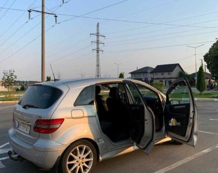 Сірий Мерседес 200, об'ємом двигуна 2 л та пробігом 290 тис. км за 6500 $, фото 2 на Automoto.ua