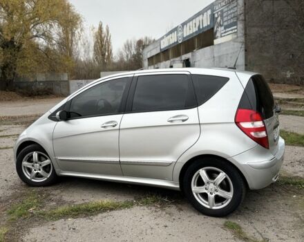 Серый Мерседес 200, объемом двигателя 2 л и пробегом 245 тыс. км за 5900 $, фото 3 на Automoto.ua