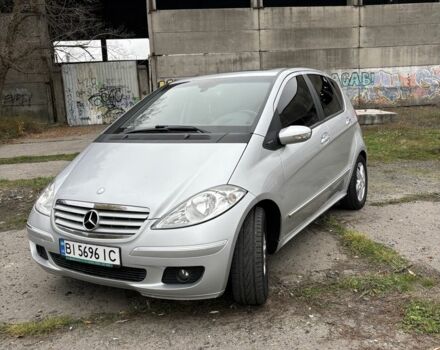 Серый Мерседес 200, объемом двигателя 2 л и пробегом 245 тыс. км за 5900 $, фото 4 на Automoto.ua