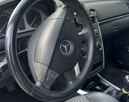 Серый Мерседес 200, объемом двигателя 2 л и пробегом 275 тыс. км за 5500 $, фото 7 на Automoto.ua