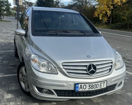 Серый Мерседес 200, объемом двигателя 2 л и пробегом 275 тыс. км за 5500 $, фото 1 на Automoto.ua