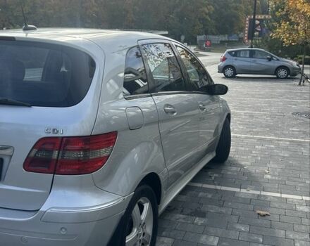 Серый Мерседес 200, объемом двигателя 2 л и пробегом 275 тыс. км за 5500 $, фото 4 на Automoto.ua