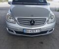 Серый Мерседес 200, объемом двигателя 2 л и пробегом 240 тыс. км за 7300 $, фото 1 на Automoto.ua