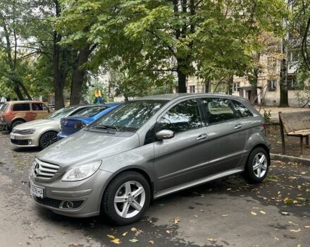 Серый Мерседес 200, объемом двигателя 2 л и пробегом 268 тыс. км за 8300 $, фото 1 на Automoto.ua