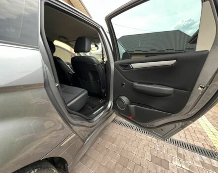 Сірий Мерседес 200, об'ємом двигуна 2 л та пробігом 276 тис. км за 7100 $, фото 3 на Automoto.ua