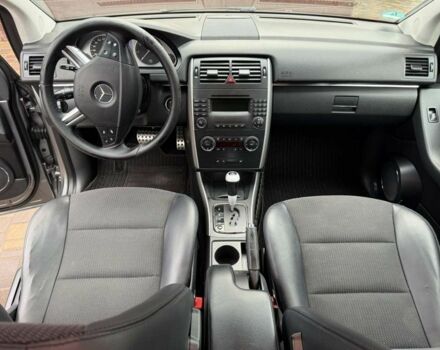 Серый Мерседес 200, объемом двигателя 2 л и пробегом 233 тыс. км за 7000 $, фото 4 на Automoto.ua