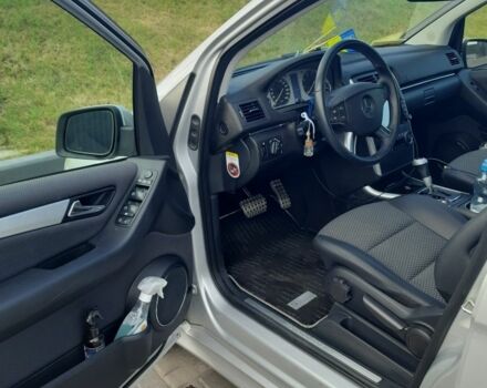 Серый Мерседес 200, объемом двигателя 2 л и пробегом 64 тыс. км за 9950 $, фото 3 на Automoto.ua