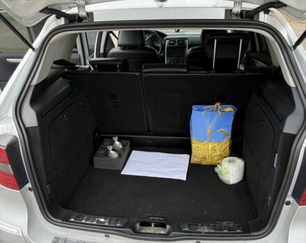 Серый Мерседес 200, объемом двигателя 2 л и пробегом 313 тыс. км за 7900 $, фото 6 на Automoto.ua