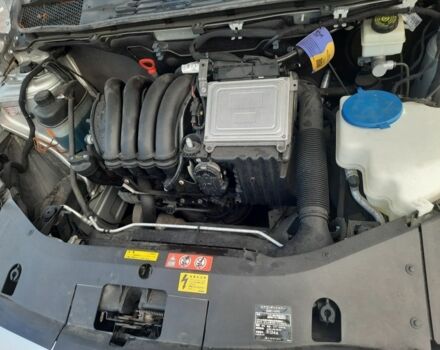 Серый Мерседес 200, объемом двигателя 2 л и пробегом 64 тыс. км за 9950 $, фото 4 на Automoto.ua