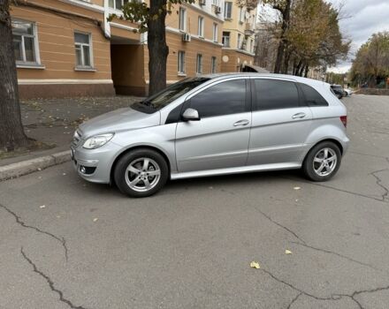 Серый Мерседес 200, объемом двигателя 2 л и пробегом 313 тыс. км за 7900 $, фото 9 на Automoto.ua