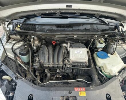 Серый Мерседес 200, объемом двигателя 2 л и пробегом 230 тыс. км за 6459 $, фото 6 на Automoto.ua