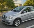 Серый Мерседес 200, объемом двигателя 2 л и пробегом 304 тыс. км за 6200 $, фото 1 на Automoto.ua