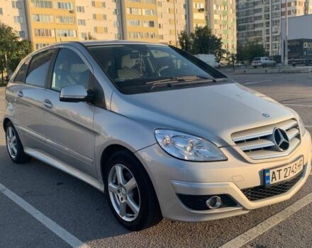 Сірий Мерседес 200, об'ємом двигуна 2 л та пробігом 280 тис. км за 7200 $, фото 1 на Automoto.ua