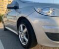 Сірий Мерседес 200, об'ємом двигуна 2 л та пробігом 280 тис. км за 7200 $, фото 3 на Automoto.ua