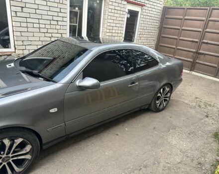 Серый Мерседес 200, объемом двигателя 2 л и пробегом 300 тыс. км за 3800 $, фото 3 на Automoto.ua