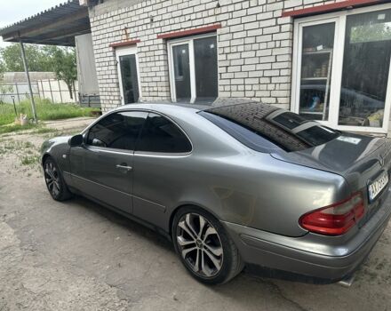 Серый Мерседес 200, объемом двигателя 2 л и пробегом 300 тыс. км за 3800 $, фото 2 на Automoto.ua