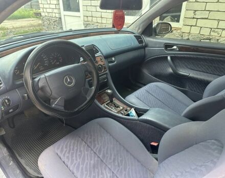 Серый Мерседес 200, объемом двигателя 2 л и пробегом 300 тыс. км за 3800 $, фото 5 на Automoto.ua