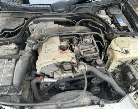 Серый Мерседес 200, объемом двигателя 2 л и пробегом 300 тыс. км за 3800 $, фото 7 на Automoto.ua