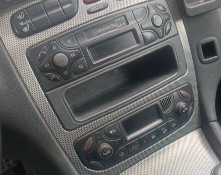 Сірий Мерседес 200, об'ємом двигуна 2 л та пробігом 261 тис. км за 4200 $, фото 1 на Automoto.ua