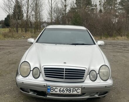 Серый Мерседес 200, объемом двигателя 2 л и пробегом 364 тыс. км за 2700 $, фото 1 на Automoto.ua