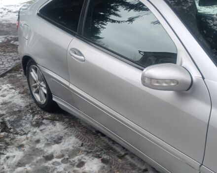 Сірий Мерседес 200, об'ємом двигуна 2 л та пробігом 261 тис. км за 4200 $, фото 5 на Automoto.ua